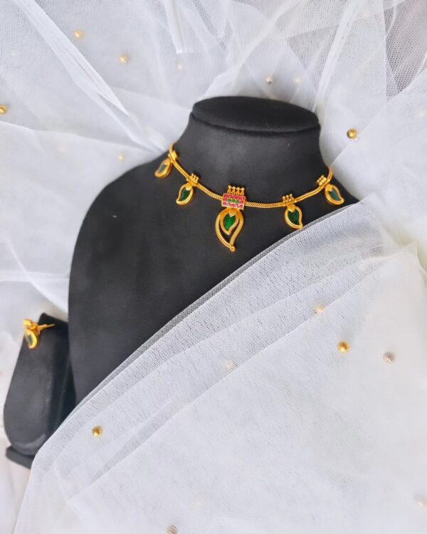 Maanga Maala Choker in elegant green