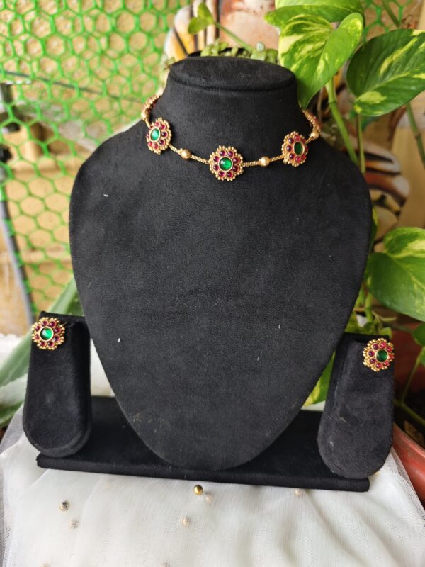 Bloom in Tradition Flower choker - Image 3