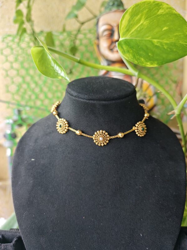Bloom in Tradition choker