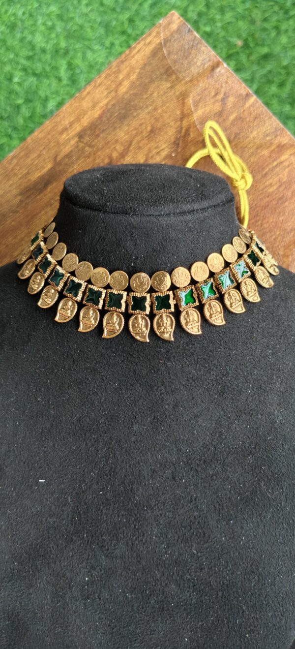 Three layer choker,coin-Palakka-manga