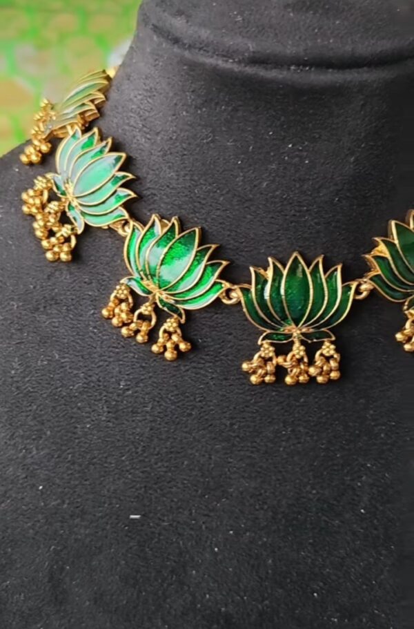 Lotus necklaces Green